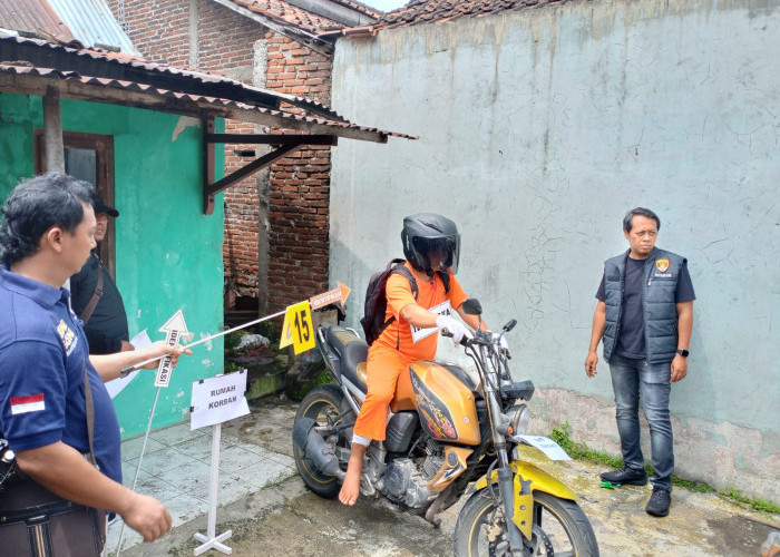 Anak Korban Histeris Saat Rekonstruksi Pembunuhan Wanita di Kelurahan Wirasana