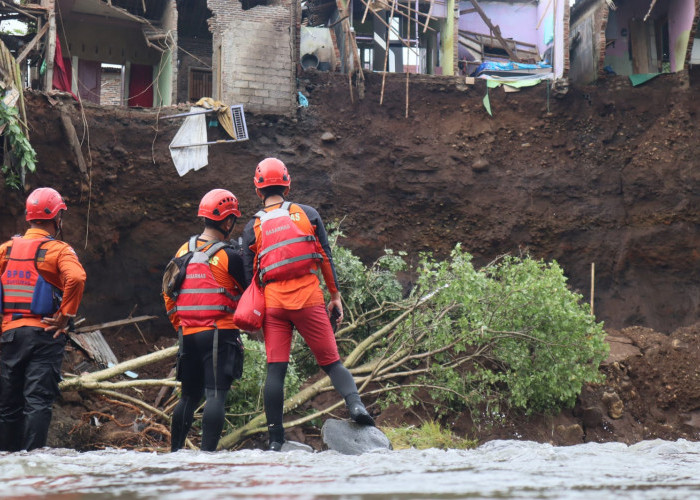 Ini Langkah Penanganan Longsor dan Abrasi Sungai Pelus di Arcawinangun Purwokerto, Akan Ditangani Darurat 