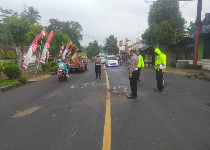 Laka Maut di Banjarnegara, Motor Nyalip Mobil, Dari Arah Berlawanan Tronton, Diduga Oleng dan Masuk Kolong