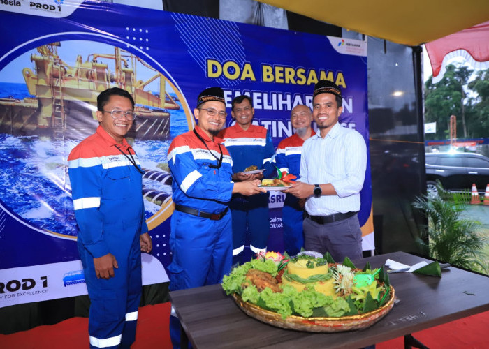 Doa Bersama dan Bantuan Sosial Warnai Pemeliharaan Floating Hose Kilang Cilacap