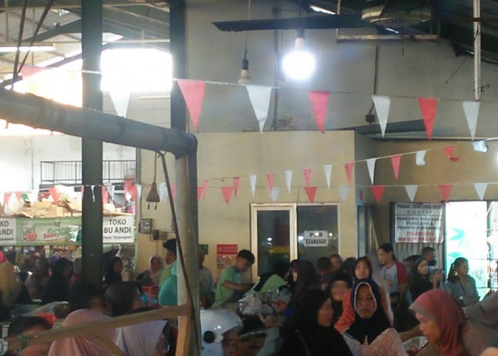 Warga Padati Promo 11.11 di Pasar Tanjungsari, Bakal Jadi Percontohan Pasar Lain