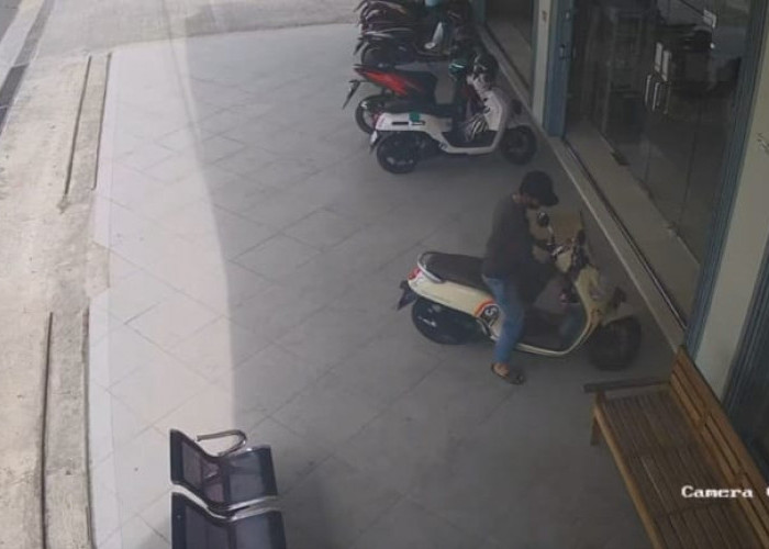 Aksi Pencurian Motor di Parakancanggah Terekam CCTV, Pelaku Beraksi Tenang di Siang Hari