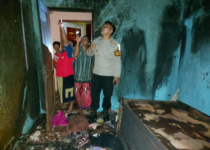 Diduga Korsleting Listrik, Rumah Warga di Kaligondang Terbakar 