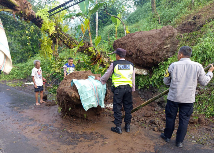 Hujan Deras Picu Longsor, Jalan Penghubung Bobotsari–Mrebet Purbalingga Sempat Tak Bisa Dilalui