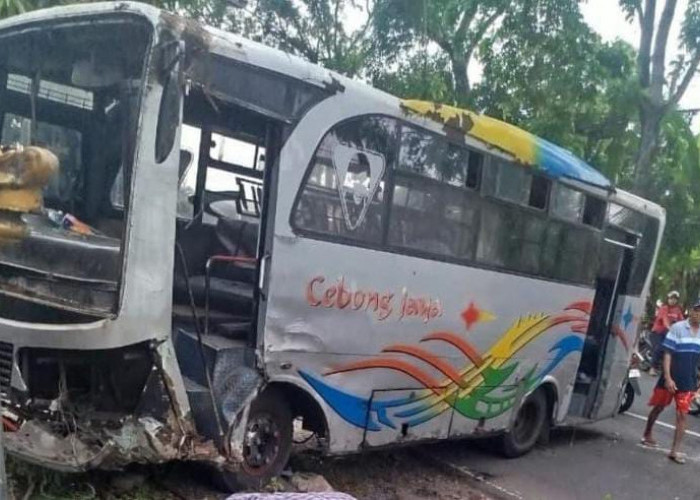 Bus Hilang Kendali dan Terguling di Desa Blater, Satu Penumpang Meninggal Dunia