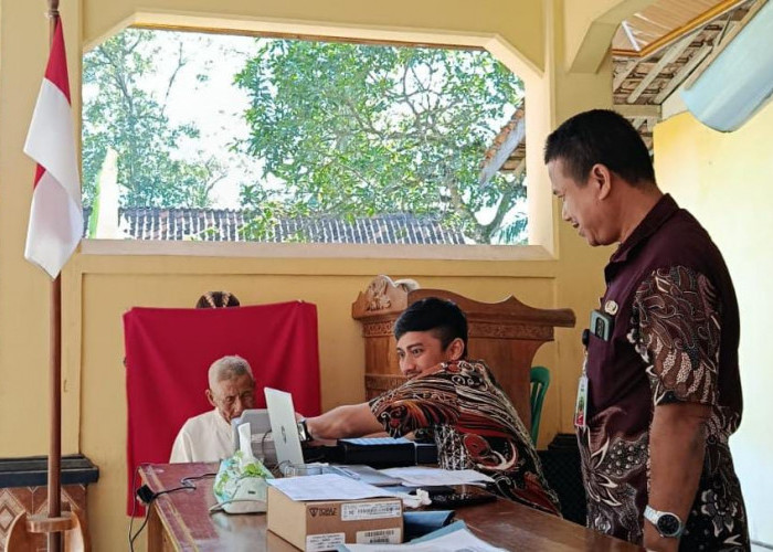 Warga Rentan di Cilacap Dapat Layanan Jemput Bola Perekaman E- KTP