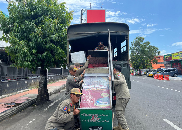 Jelang Penilaian Adipura, PKL di Jalan Protokol Wilayah Kota Cilacap Ditertibkan 