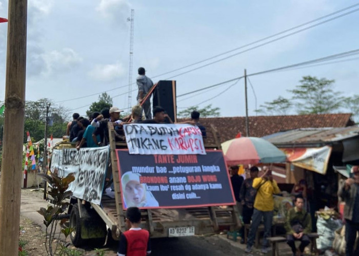 Warga Patuguran Ultimatum Sekdes, Mundur atau Kantor Desa Disegel
