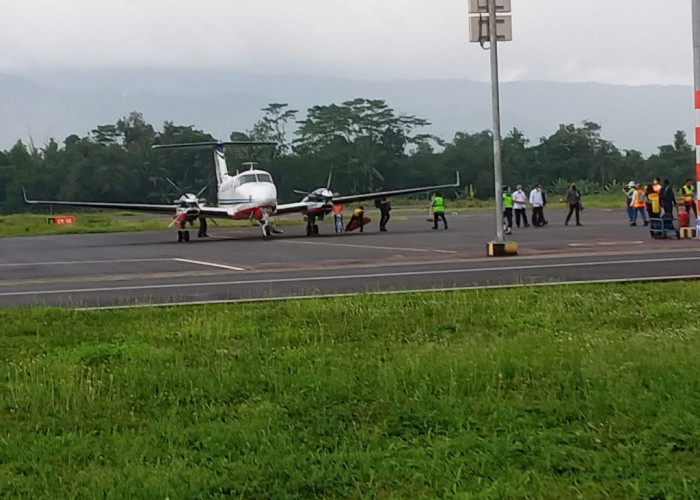 Menhub Tiba di Bandara JBS, Langsung Rapat Tertutup