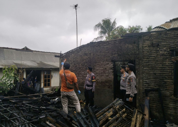 Diduga Akibat Bara Tungku Kayu Belum Padam, Rumah Lansia di Purbalingga Ludes Terbakar