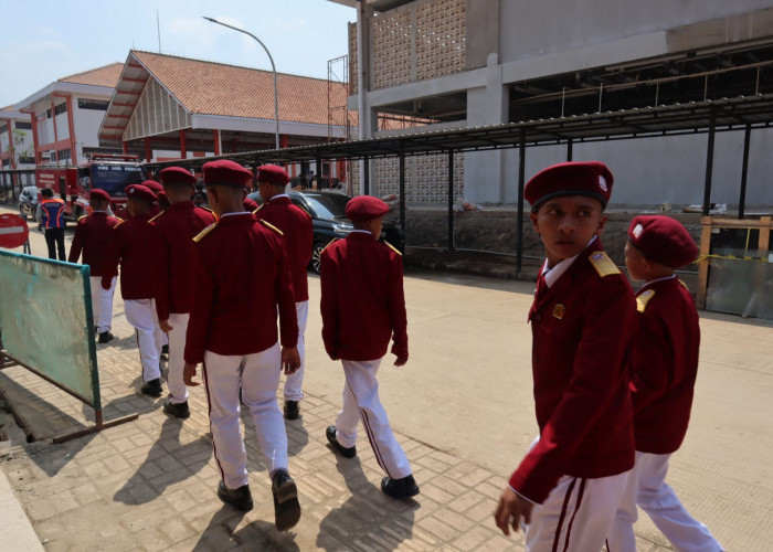 Sekolah Rakyat Banyumas Tampung Anak Korban Bullying, Nenek Antar Cucu Yatim Kembali Bersekolah Gratis