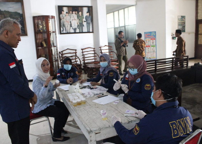 Ratusan Pegawai Setda Mendadak Didatangi BNN untuk Tes Urine