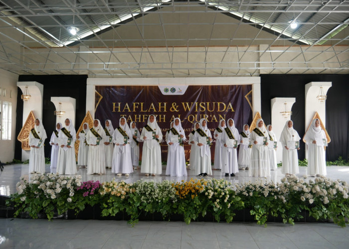 100 Siswa SMPIT-PPTQ Harapan Ummat Purbalingga Ikuti Haflah dan Wisuda Tahfidz