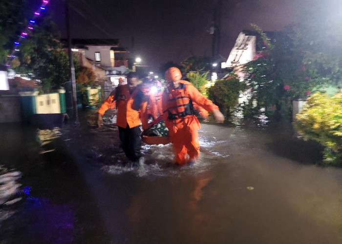 Terendam Banjir Sepanjang Malam: Warga Cilacap Mengungsi di Empat Titik