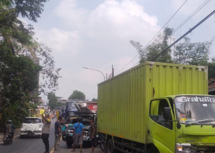 Empat Mobil Terlibat Kecelakaan Beruntun di Jalan Raya Ajibarang-Purwokerto