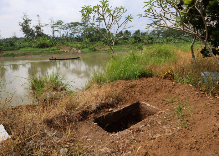 Puluhan Makam Hilang Akibat Erosi Sungai Klawing di Kalibagor, Terjadi Sejak Tahun 2009