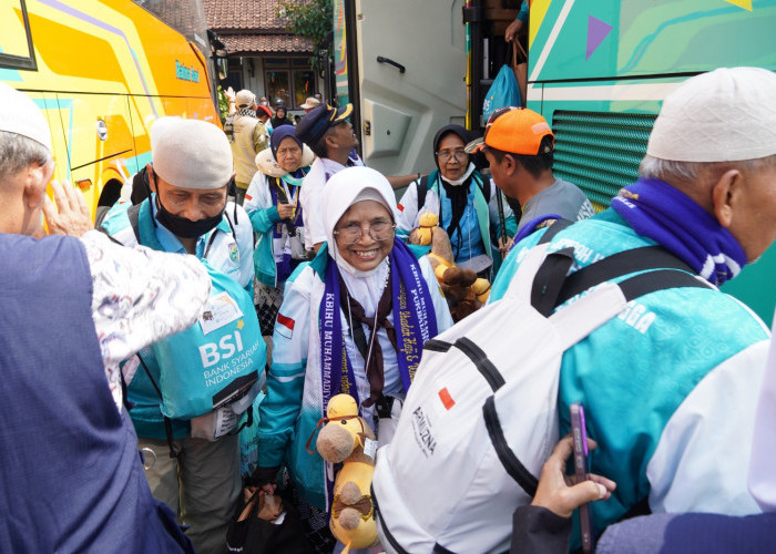 Isak Tangis Iringi Kedatangan Jemaah Haji Kabupaten Purbalingga di Pendapa Dipokusumo