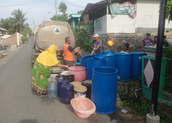 BPBD Banyumas Terus Kirim Air Bersih Meski Armada Kurang Memadai 