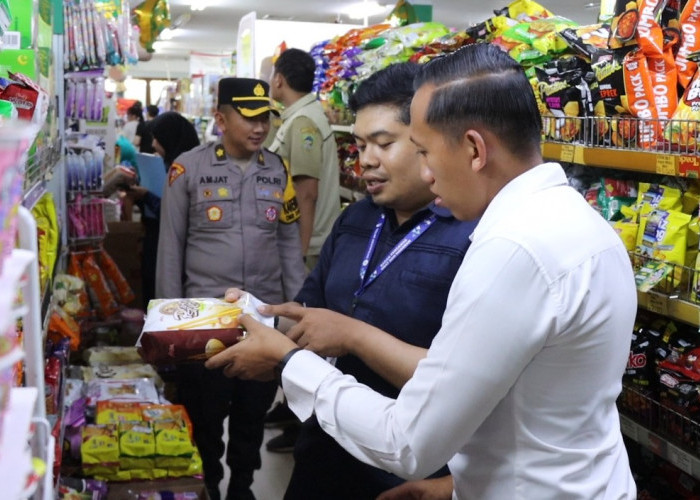 Pedagang Parcel dan Produk Makanan di Purwokerto Disidak Polisi