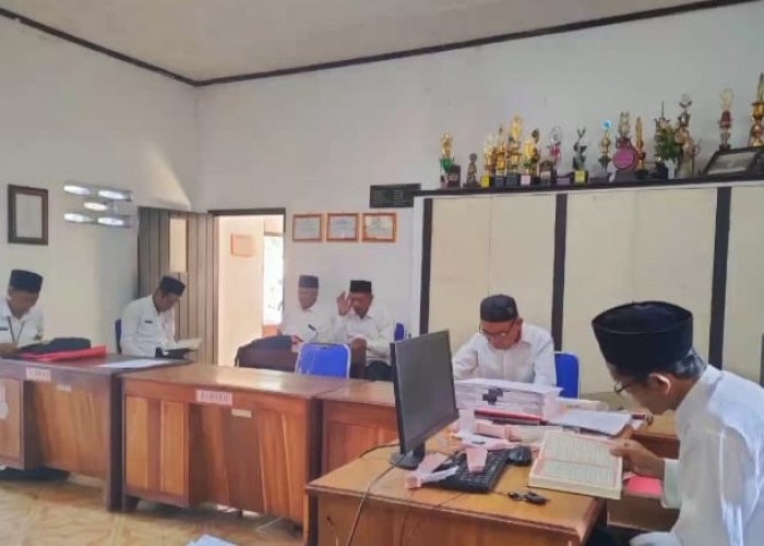 Tadarus Warnai Pagi Kantor Desa Buniayu Banyumas, Ramadan Dimulai dengan Khataman dan Kultum Bergilir