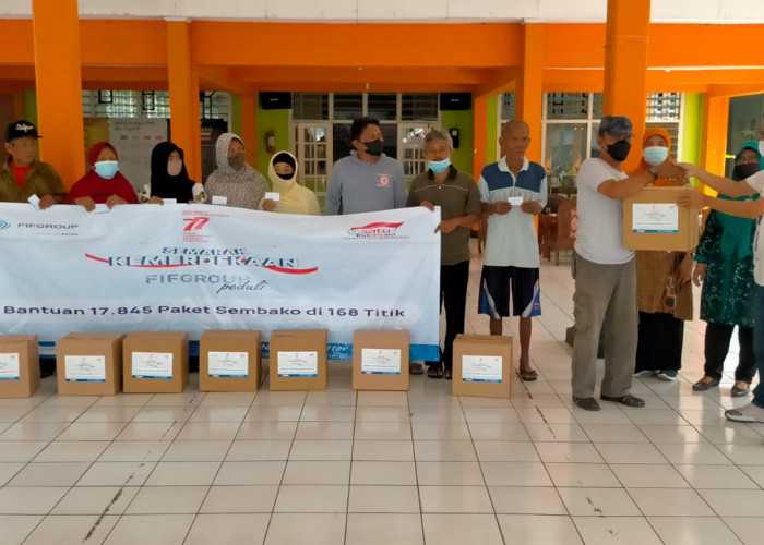 FIFGROUP Tebar 17.845 Paket Sembako Nusantara di 168 Titik Dalam Rangka Semarak HUT RI Ke-77