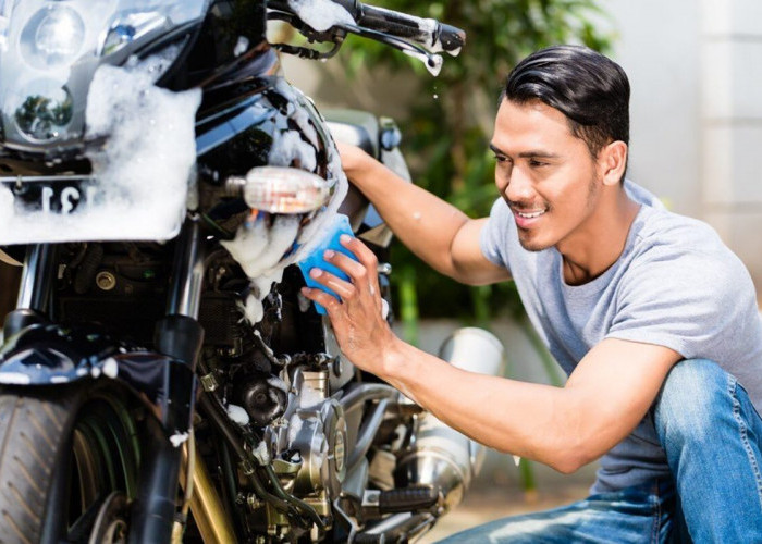 Tips dan Trik Mencuci Motor yang Bersih dan Kinclong, Seperti di Tempat Pencucian Motor