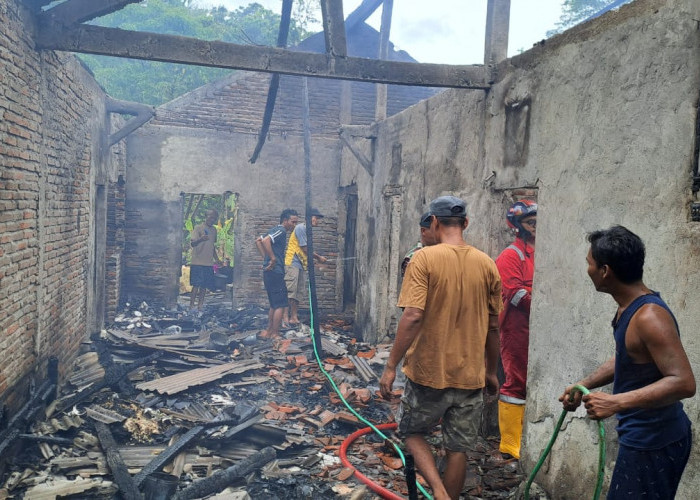 Korsleting Listrik Jadi Penyebab Kebakaran Rumah di Gandrungmangu, Kerugian Capai Rp 70 Juta