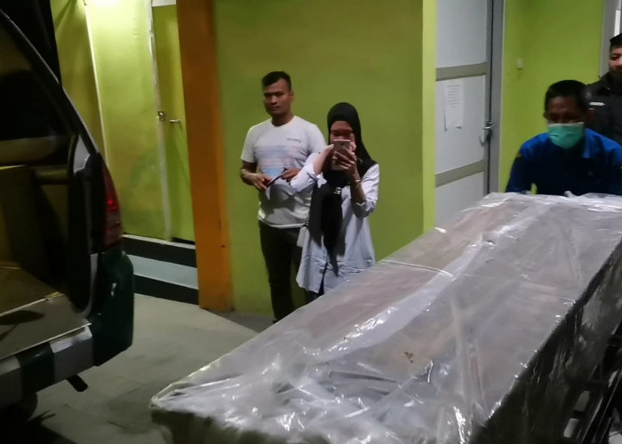 Penjemputan 1 Jenazah Korban Pembunuhan Dukun Pengganda Uang Teridentifikasi Asal Palembang 