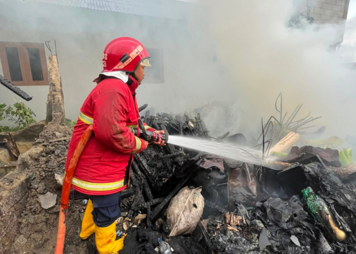Api Tungku Kayu Tak Padam Sempurna, Rumah Warga Karangreja Purbalingga Ludes Terbakar