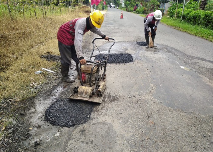 UPTD PU Mulai Garap Tambal Lubang Wilayah Sumpiuh