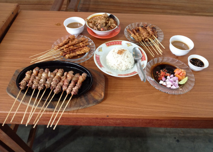 Menikmati Gulai dan Rica-Rica Ayam Rasa Terbaik dengan Harga Terjangkau di Warung Sate H Sangidi Kalikajar