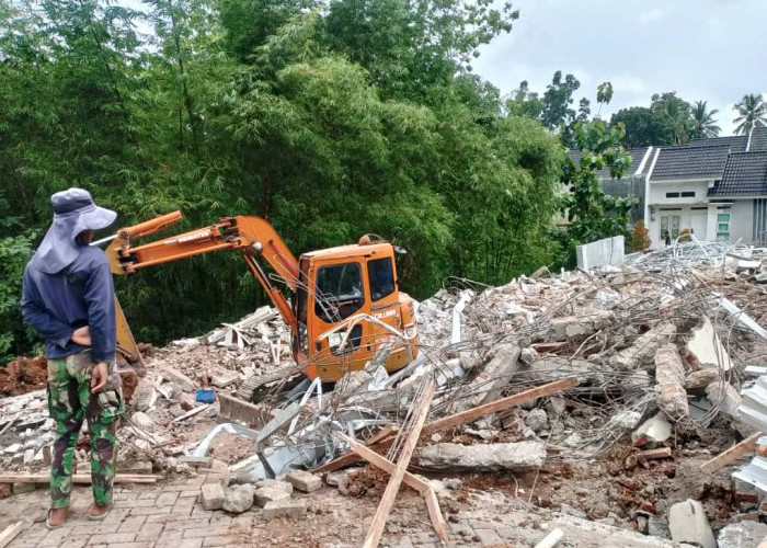 Baru Setahun Dihuni, Empat Rumah di Puri Wiradadi III Ambruk Diterjang Hujan Deras