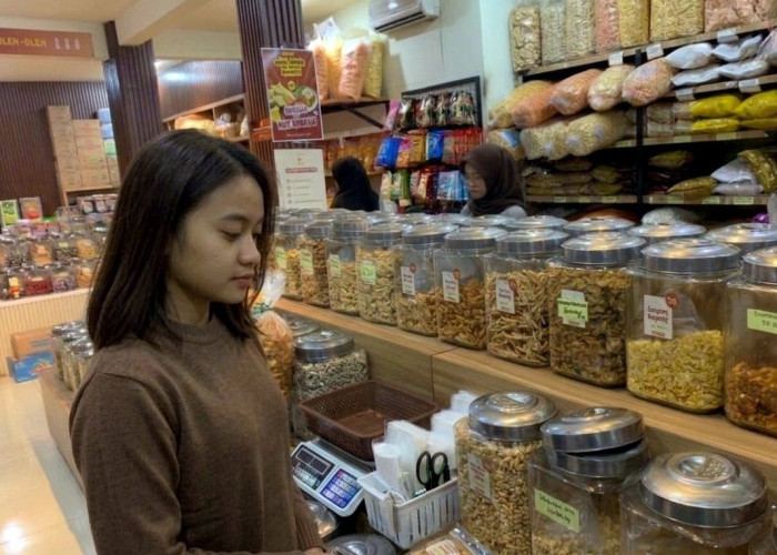 Camilan Khas Daerah dan Modern Komplit di Doyan Snack Sawangan
