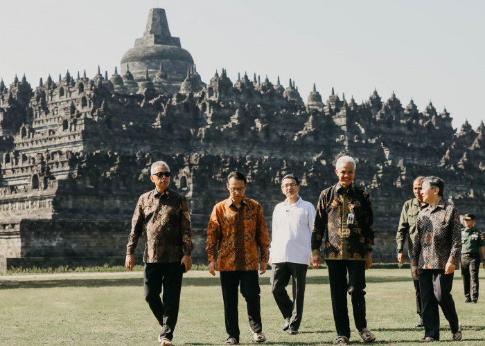 Ganjar Dampingi Kaisar Jepang Naruhito di Candi Borobudur : Beliau Terkesan 