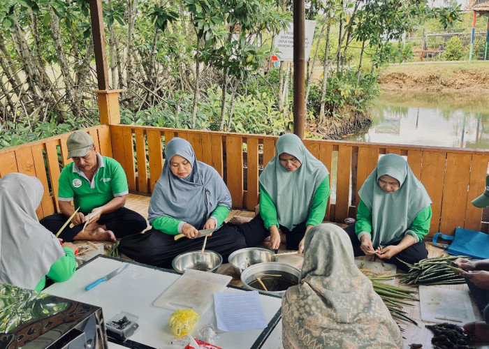 Kelompok MAMAKU Kampoeng Kepiting Desa Kutawaru Cilacap Olah Buah Mangrove Rhizophora Mucronata