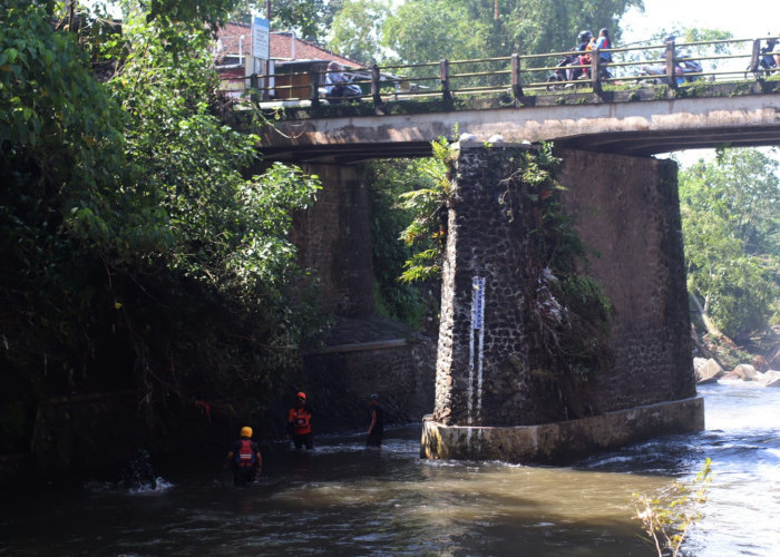Korban Kecelakaan di Kali Pelus Banyumas Masih Dicari, Arus Deras Hambat Proses Evakuasi
