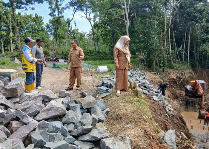 Tebing Sungai Ijo Banyumas Dipasang Bronjong, Erosi Ancam Aset Desa
