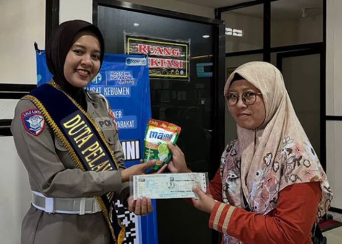 Satlantas Kebumen Berikan Reward Kepada Masyarakat Taat Pajak