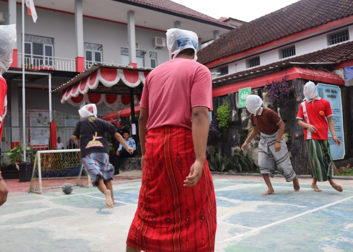 Kepala Ditutup Kresek, Para Napi di Banjarnegara Tanding Futsal untuk Meriahkan HUT RI 