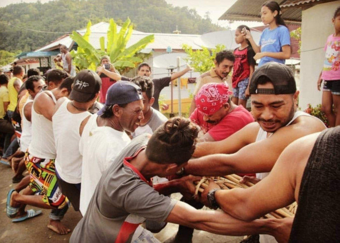 Menyelami Tradisi Badendang Rotan saat Tahun Baru di Maluku