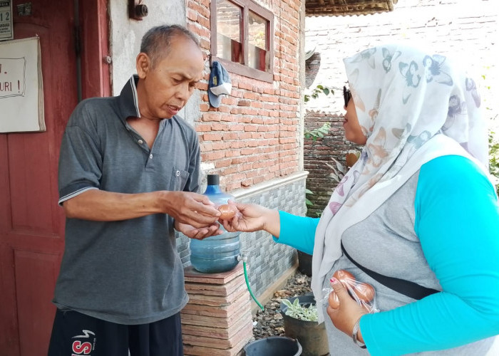 BUMDes Selandaka Banyumas Bagikan Telur Gratis, Keuntungan Usaha Dinikmati Warga Lewat Program Jumat Berkah