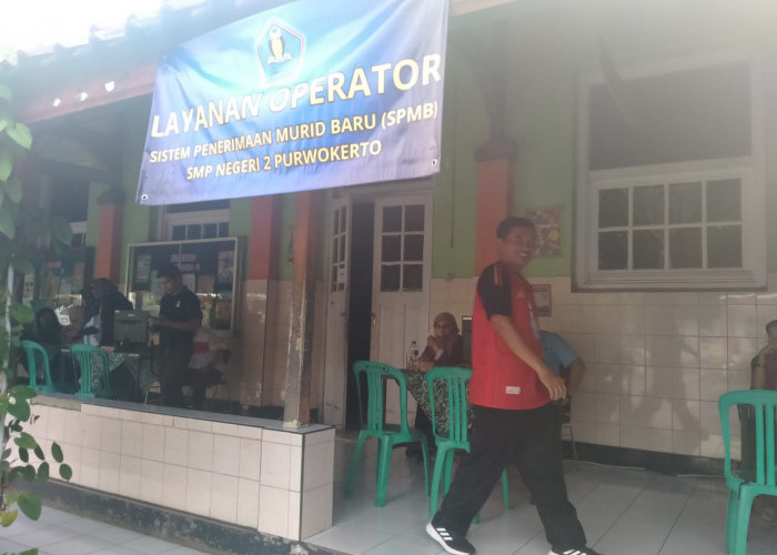 Pendaftar Membludak, Verifikasi Akun Sampai Malam, Keterbatasan Operator Picu Antrean Proses SPMB Banyumas