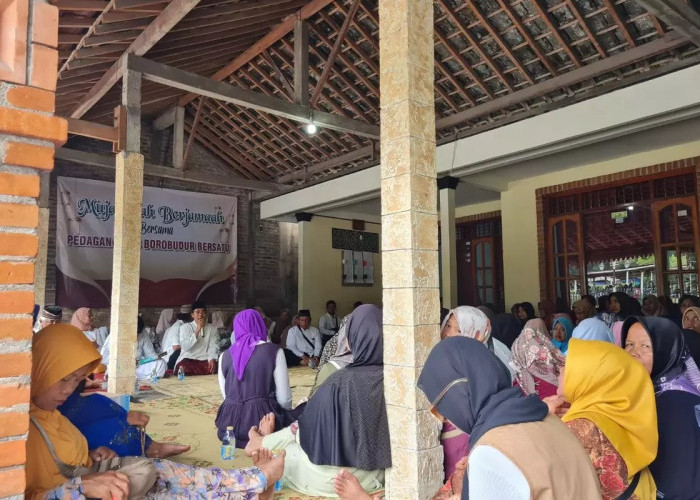 Upaya Tolak Relokasi, Pedagang di Candi Borobudur Mengadakan Mujahadah