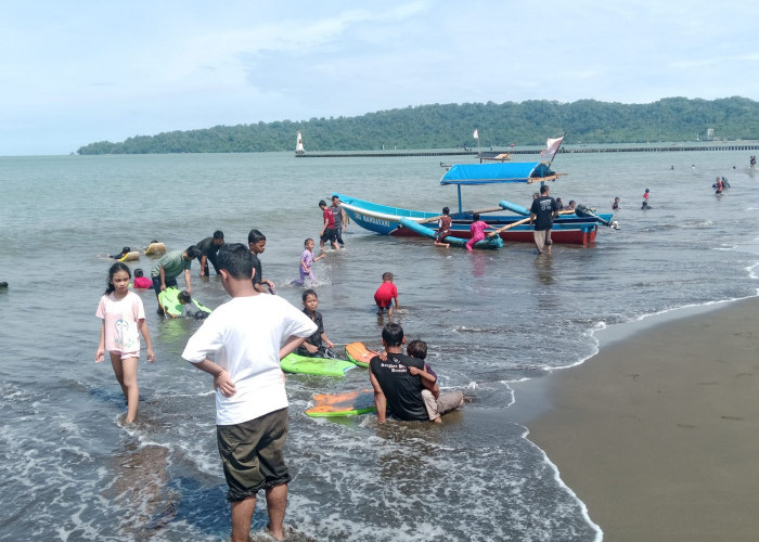 Kunjungan Wisatawan di Pantai Teluk Penyu Cilacap Menurun Saat Libur Lebaran 2026
