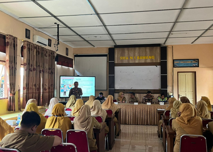 Pelajar Diajak Tertib Berlalulintas, Tidak Main HP Saat Berkendara