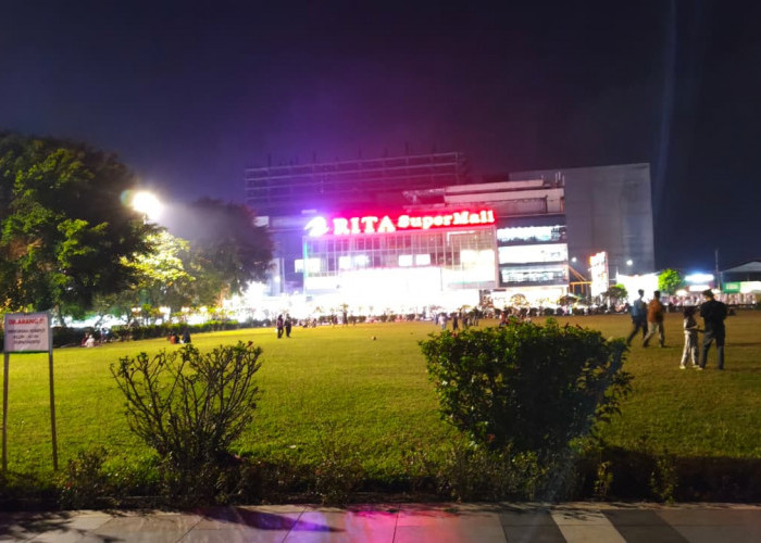 Banyak Pengunjung Injak Rumput Alun-alun Purwokerto, DLH Tegaskan Larangan Menginjak Rumput Masih Berlaku