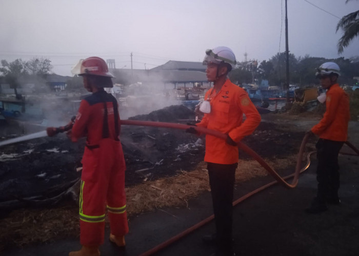 Jaring Nelayan di Dermaga 2 Cilacap Terbakar, Penyebab Diduga Dipicu Puntung Rokok