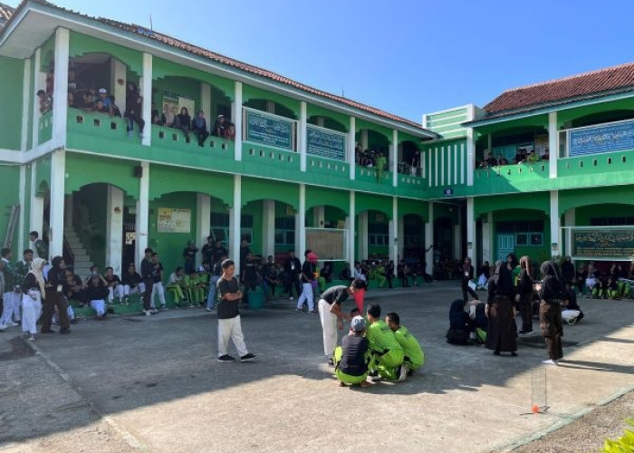 Permainan Tradisional Semarakkan Pitulasan SMK Ma’arif 2 Gombong