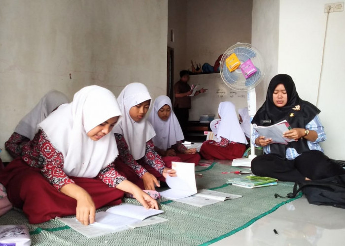 Dua Kelas SDN 4 Sumpiuh Tempati Rumah Penduduk untuk Kegiatan Belajar Mengajar