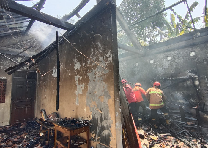 Korsleting Listrik, Rumah di Desa Bajing, Cilacap Terbakar 